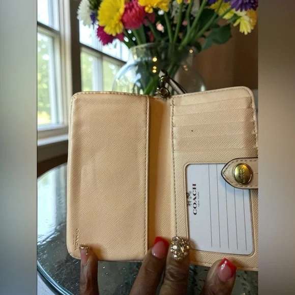 Coach Leather Peyton Tote Bag w/ matching wallet GUC - Picture 10 of 15